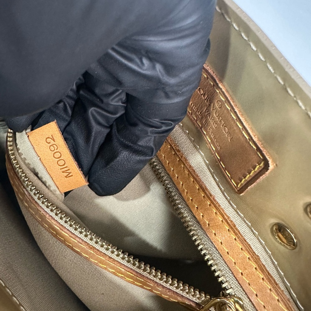 Authentic Louis Vuitton Vernis Reade PM Tote Bag - Picture 15 of 15